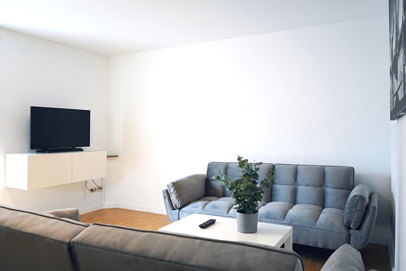 Stilvolles Apartment In Stadtnaehe-Parkplatz- 4 Personen- Balkon Wolfsburg Esterno foto