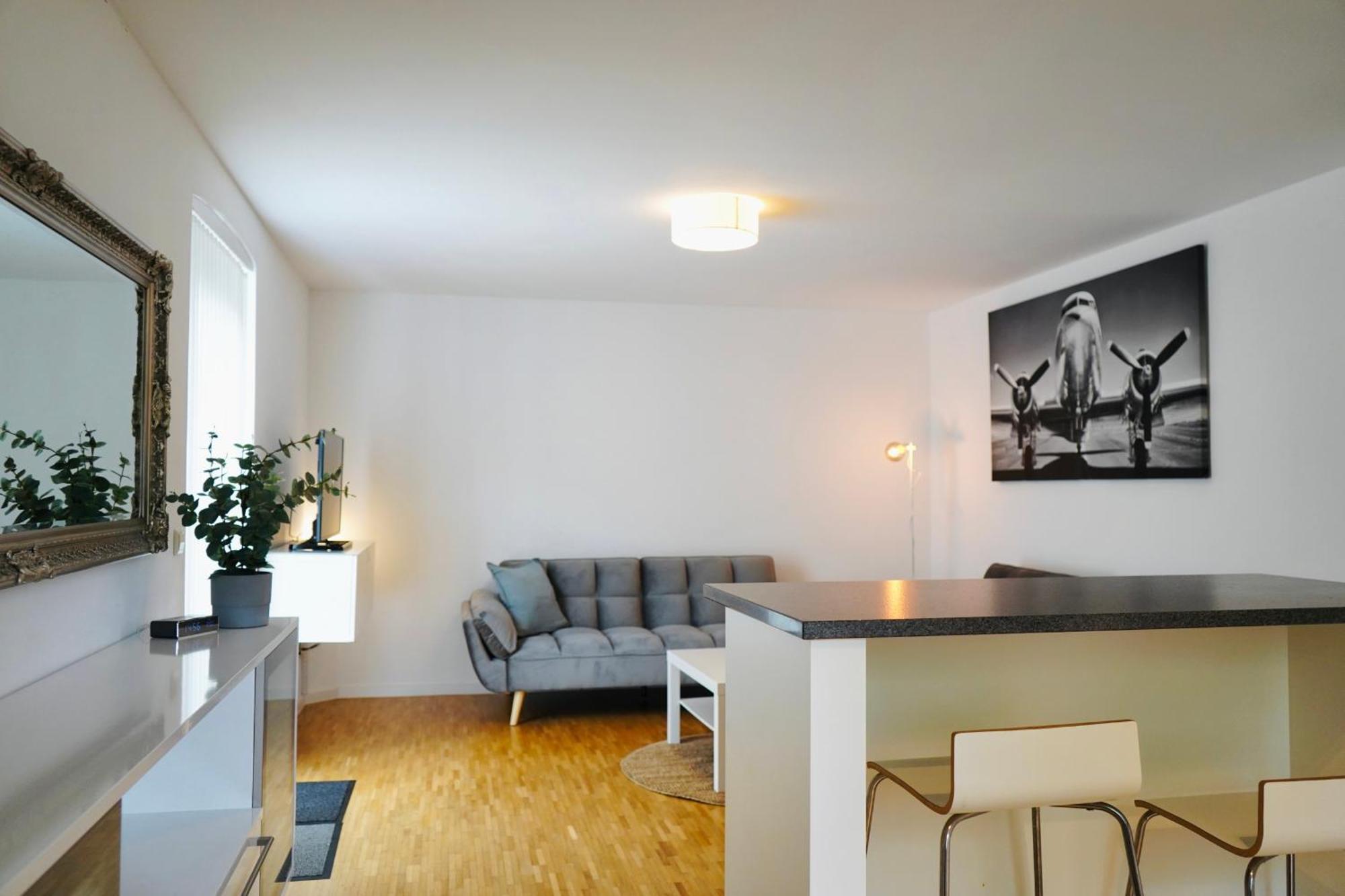 Stilvolles Apartment In Stadtnaehe-Parkplatz- 4 Personen- Balkon Wolfsburg Esterno foto