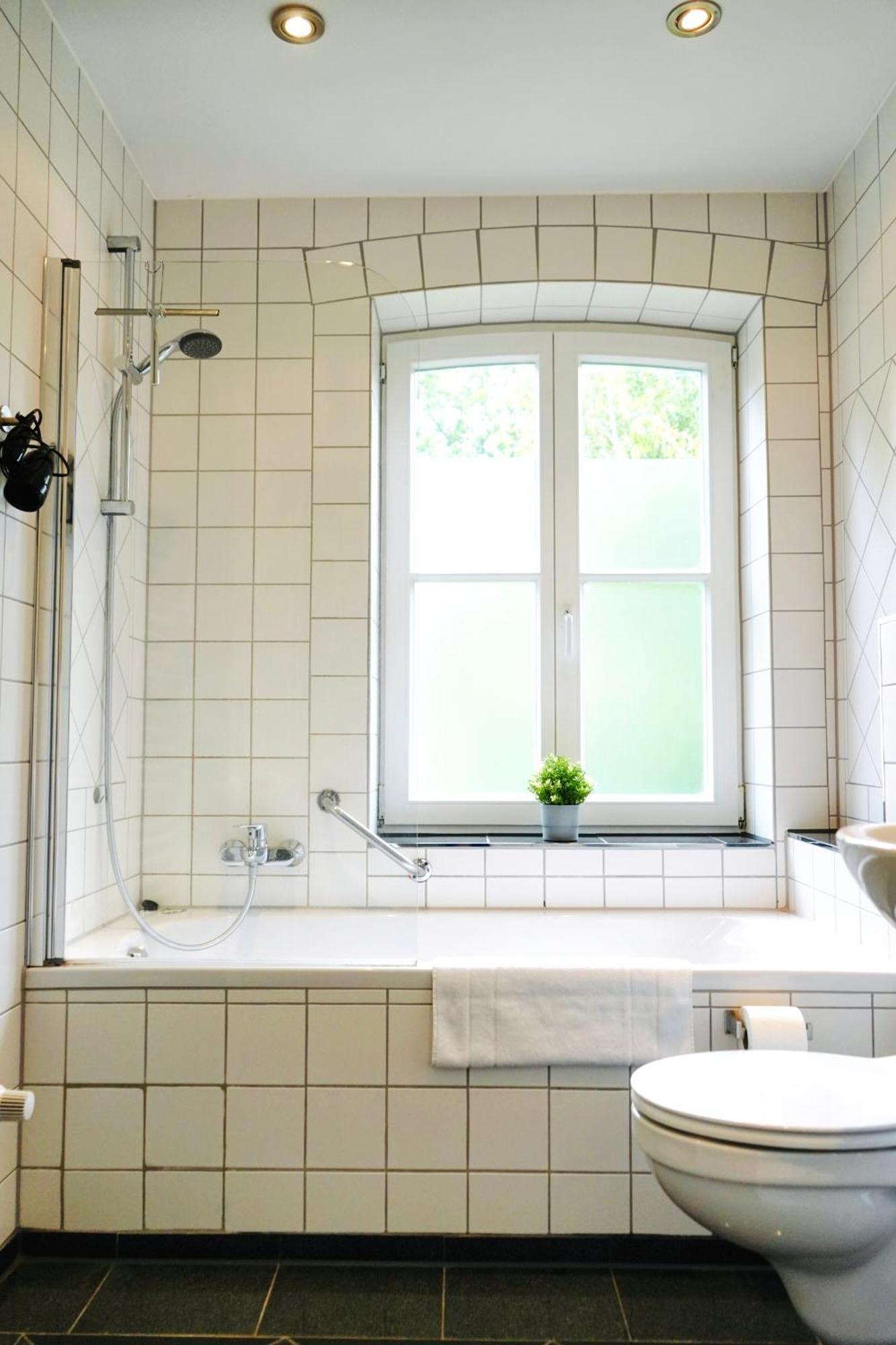 Stilvolles Apartment In Stadtnaehe-Parkplatz- 4 Personen- Balkon Wolfsburg Esterno foto